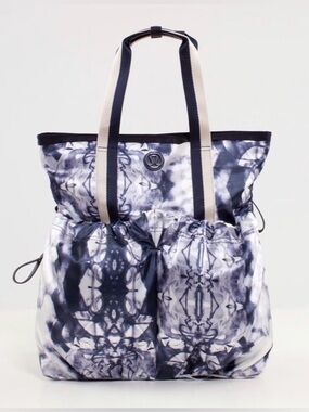 Lululemon Flow and Go Tote in Ink Blot White Deep Indigo